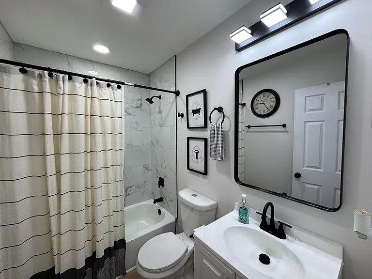 1427 Austin Ave — Photo 14
