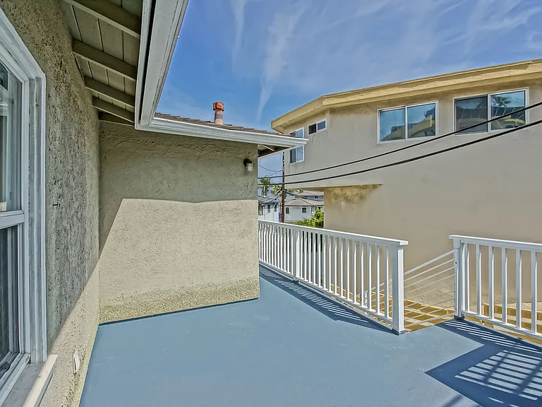 344-348 Calle Miramar — Photo 5