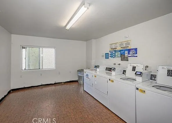 5460 White Oak Ave #E218 — Photo 7
