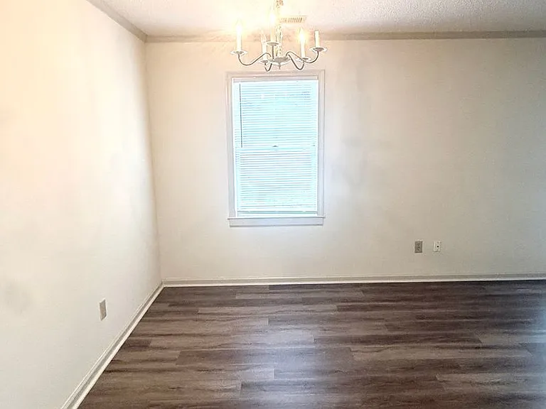 403 Wormwood Ln #B — Photo 4