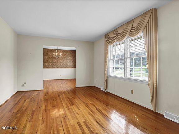 4th image of 213 Stonewall Jackson Drive