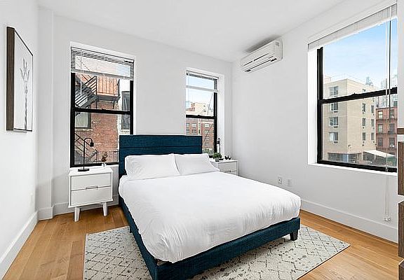4th image of 517 W 45th St #42D