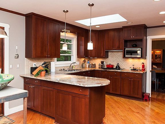3rd image of 9008 Ironwood Ct