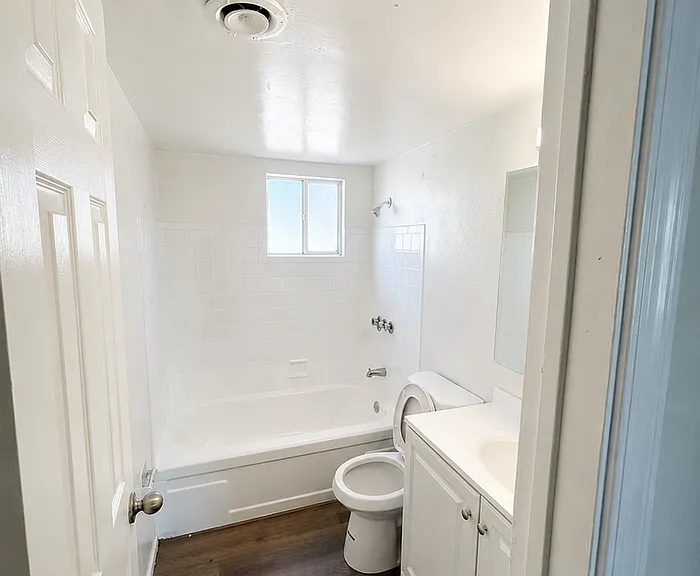 2041 W Berridge Ln #6 — Photo 6