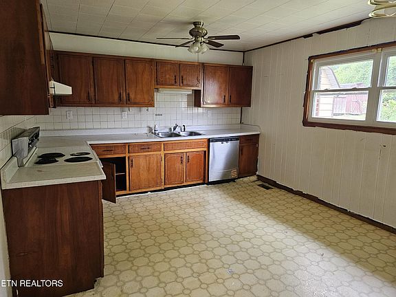 5th image of 306 Wilson Hurst St