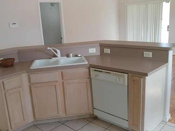 5th image of 260 Lake Diamond Ave