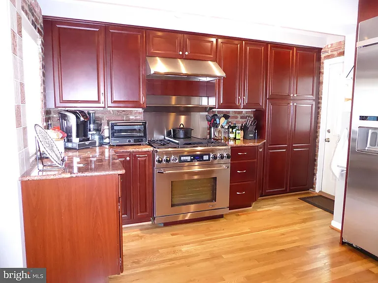323 S Adams St — Photo 11
