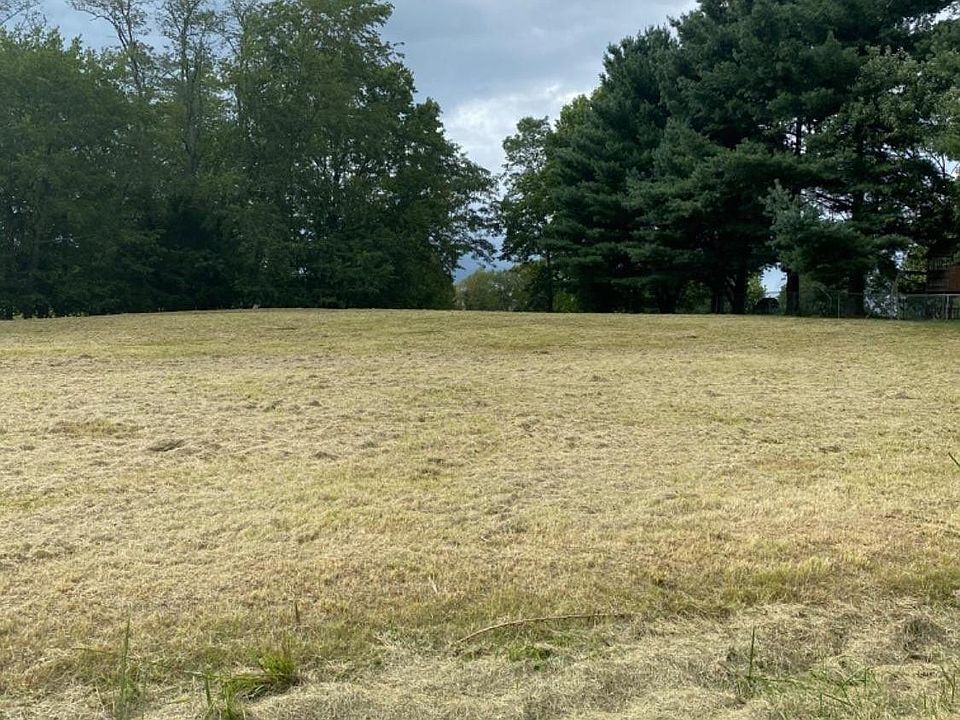 2nd image of 111 Kingston Acres #7
