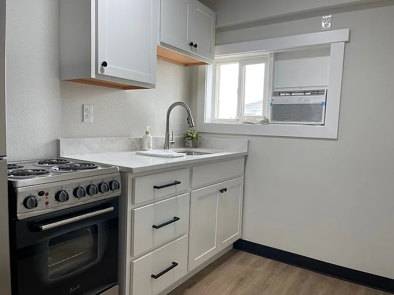2128 W Broadway Ave — Photo 15