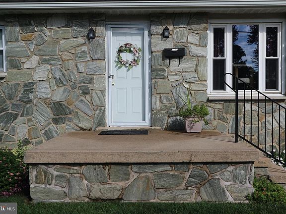 3rd image of 1111 Highland Ave