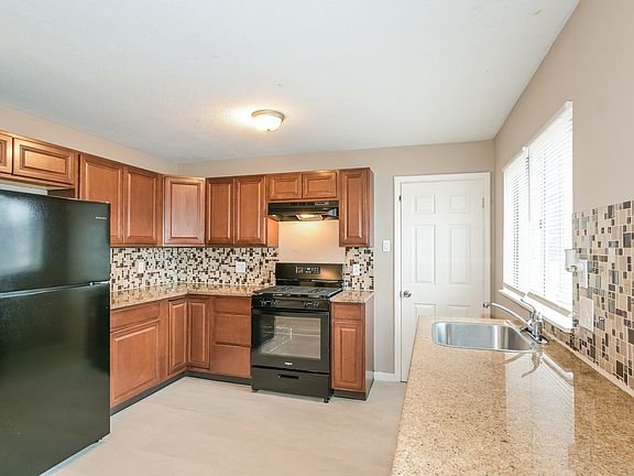 5th image of 1065 Greeley Dr