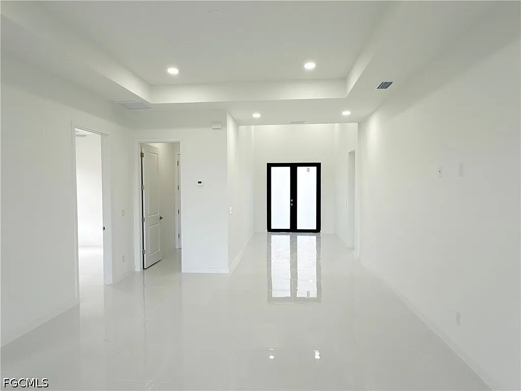 4 bed, 3.0 bath, 1905 sqft, $2,200 — Photo 4