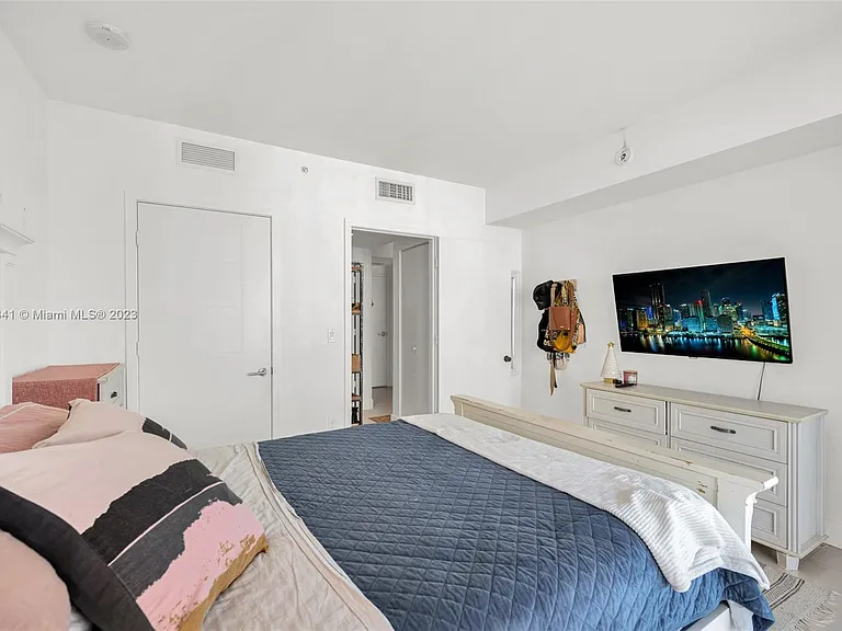 1010 SW 2nd Ave #1107 — Photo 9