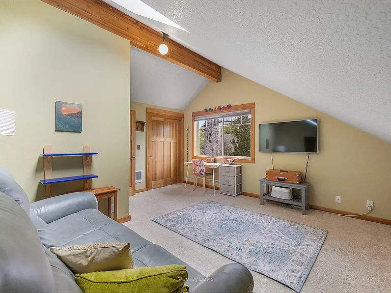 9180 Windward Ln — Photo 16