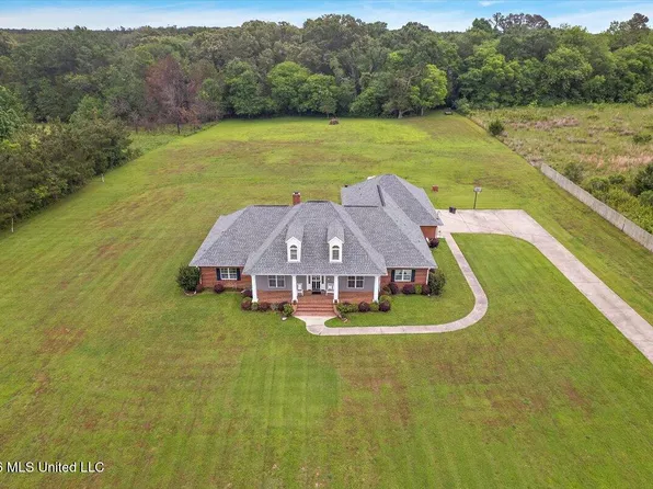 136 McCullough Ln, Flora, MS 39071