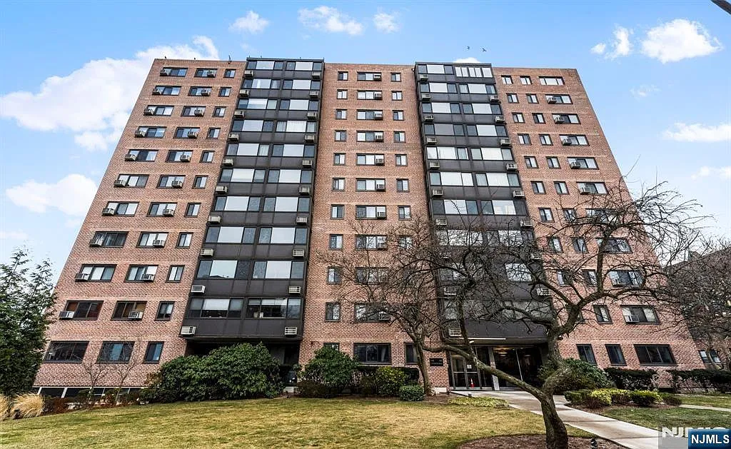 90 Prospect Ave APT 2A photo 1