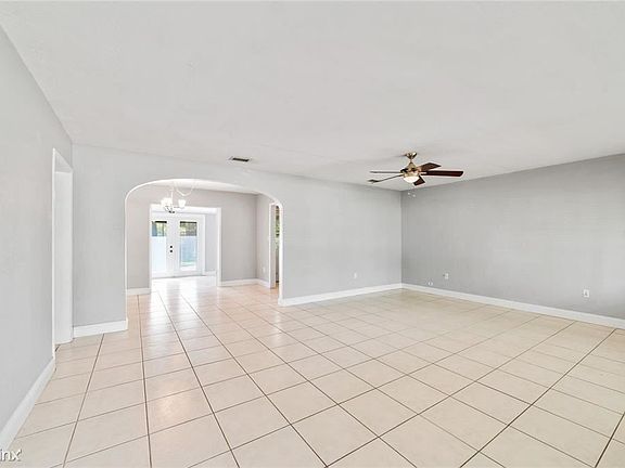 3rd image of 856 Wessex Pl