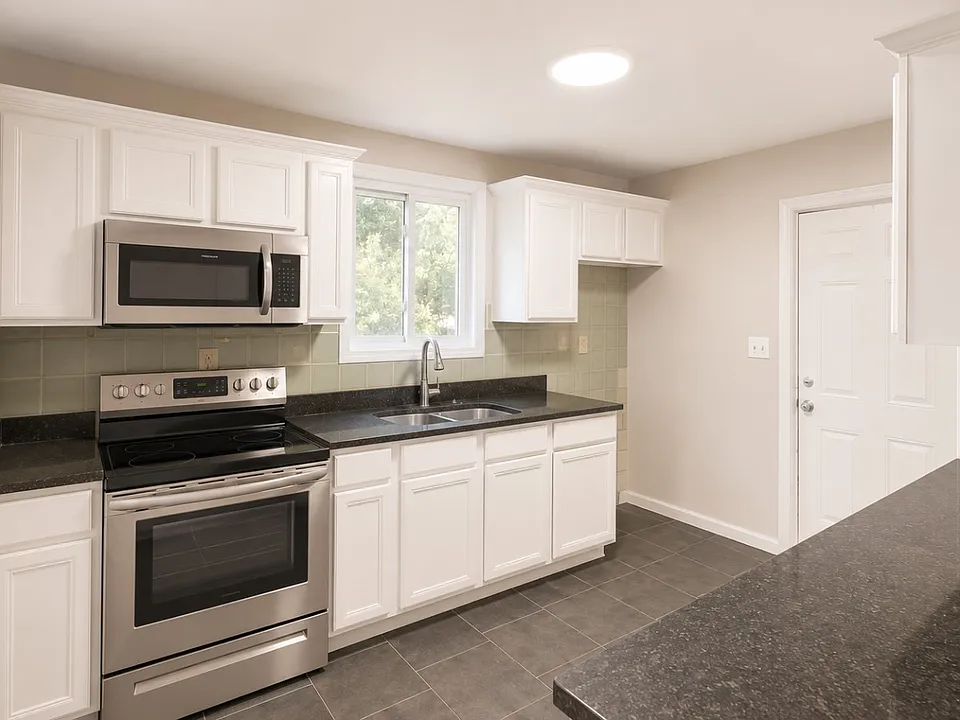 77 Gibbs St #2