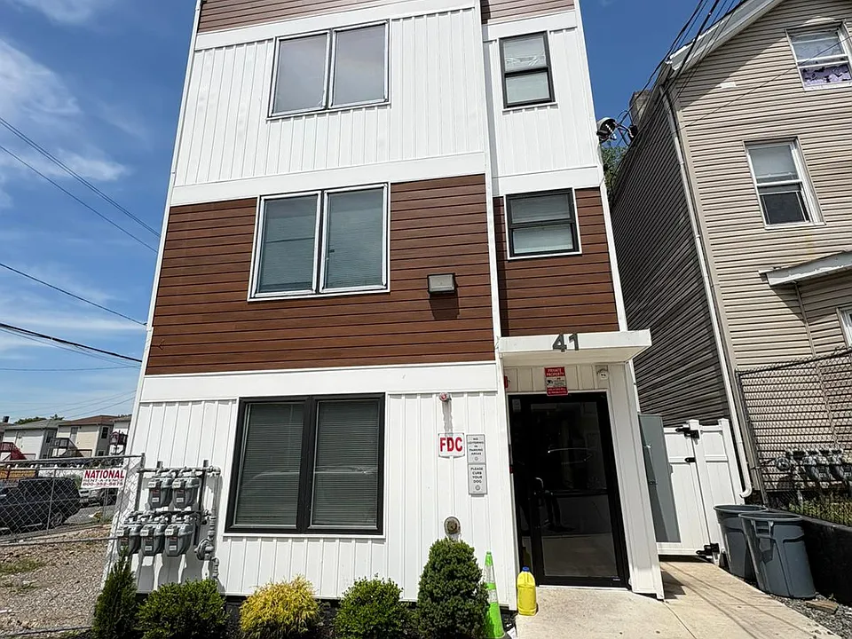 41 Godwin Ave #4