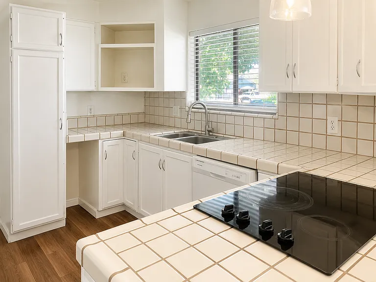 2505 Greenwood Ave — Photo 3