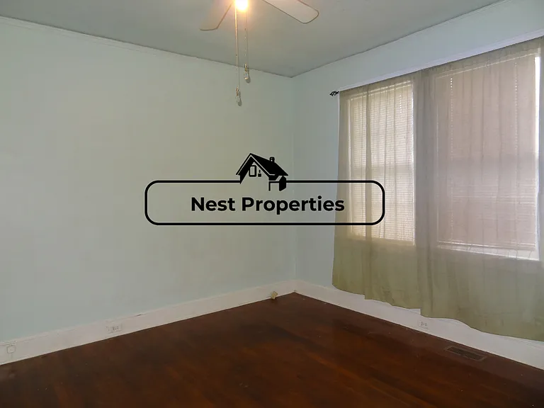 300 S Harden St — Photo 8