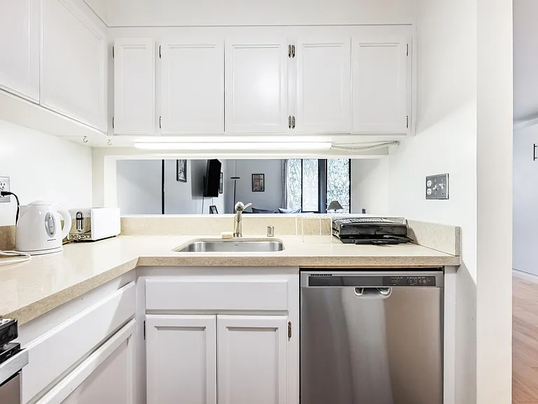 900 Bush St #213 — Photo 15