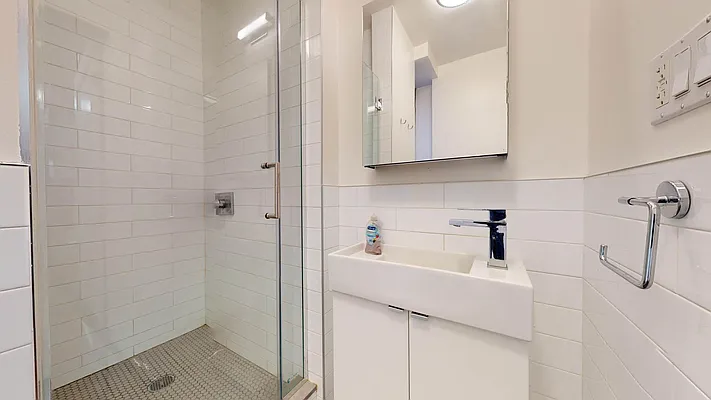 Rented by Bond New York | media 18