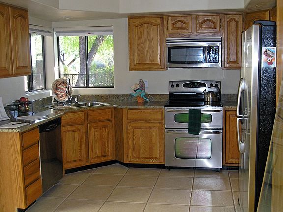 Updated Kitchen w/ Granite Counters