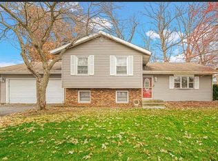 2511 Walnut Ln, Hobart, IN 46342