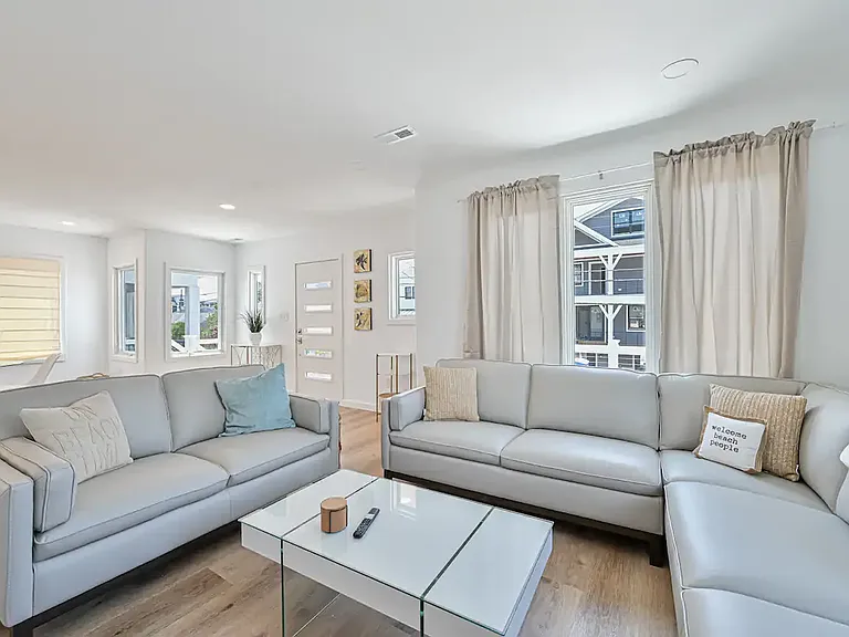 9 N Granville Ave — Photo 4