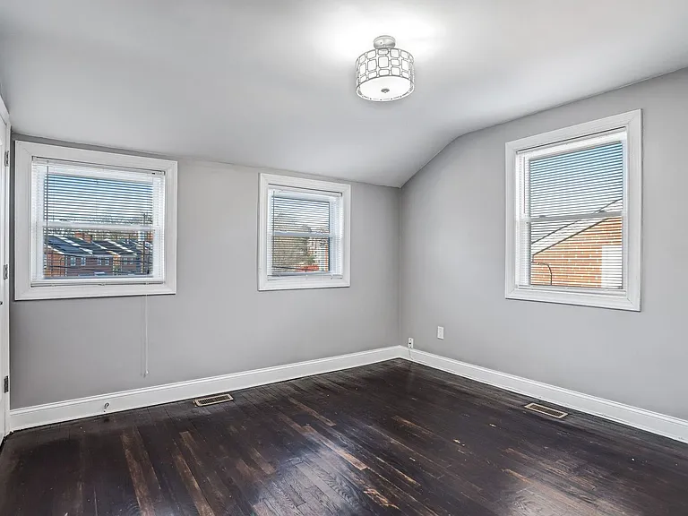 812 Burns St SE — Photo 28