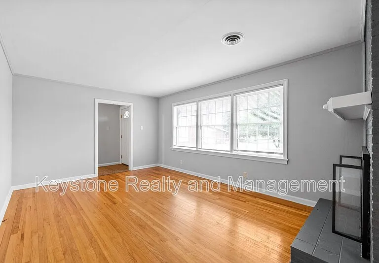 1319 Fort Campbell Blvd — Photo 4
