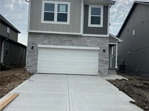 8814 SW 10th St, Blue Springs, MO 64064