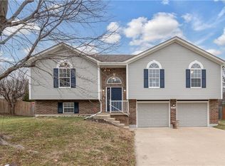 4620 SW 8th St, Blue Springs, MO 64015