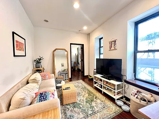 Rented by Nolita Group | media 11