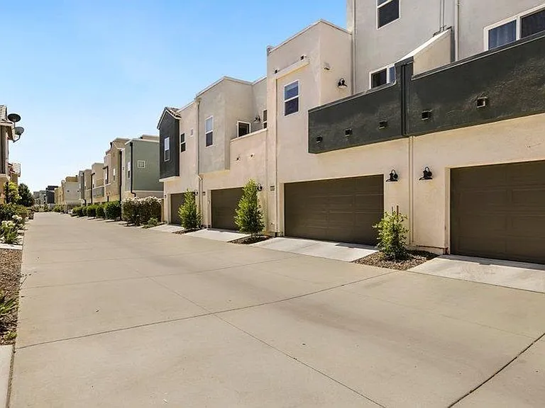 3936 E Commerce Way — Photo 26