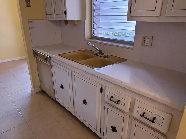 22 Golfs Edge #A, West Palm Beach, FL 33417