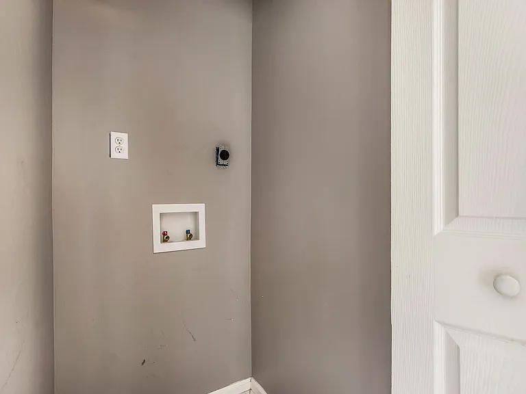 3739 Wyandotte St #116-1 — Photo 4