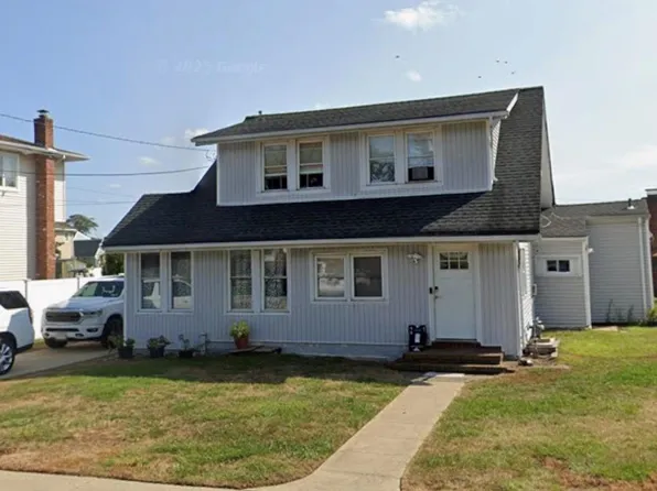 370 Clocks Boulevard, Massapequa, NY 11758