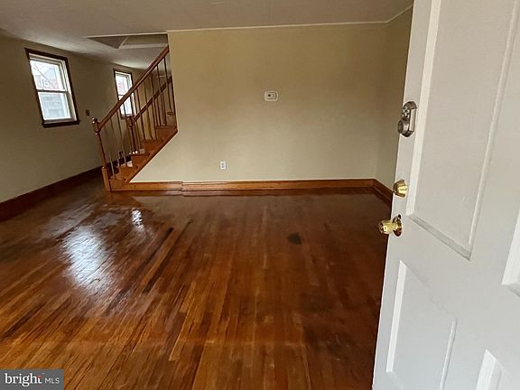 5th image of 4931 Sinclair Ln
