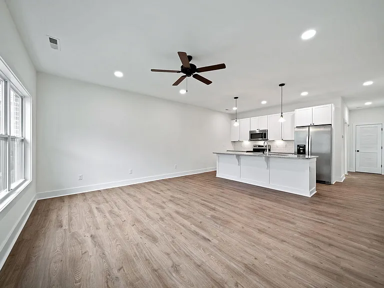 251 Baylor Ct — Photo 2