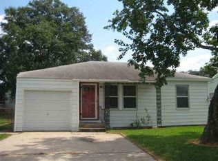 1017 West Dr, Port Neches, TX 77651