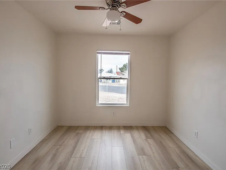 119 W Victory Rd — Photo 3