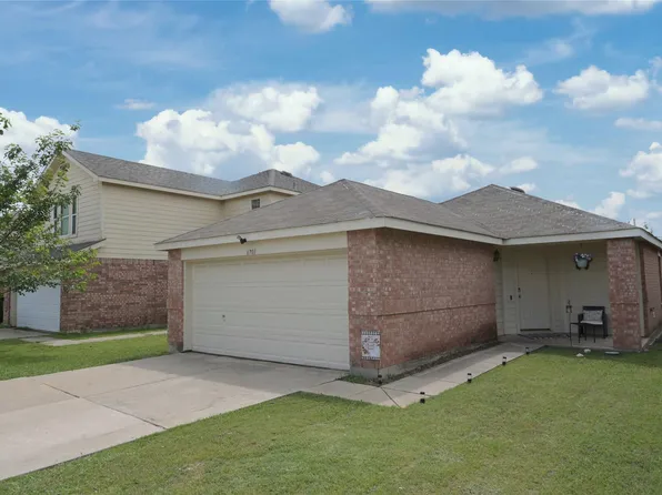 6701 Waterhill Ln, Fort Worth, TX 76179