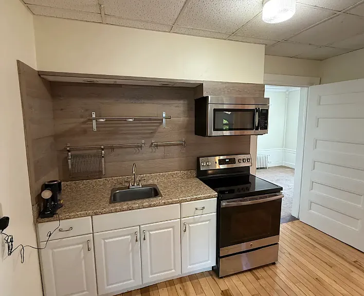462 Glen St #2 — Photo 8