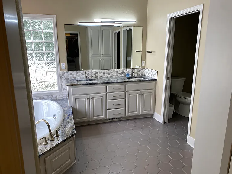 6616 Parkshadow Ct NE — Photo 18