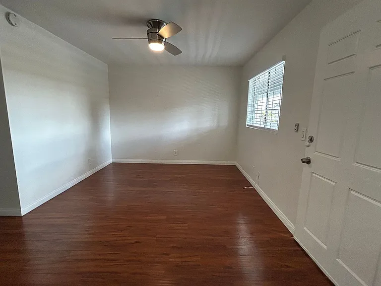504 Clay Apartments — Photo 4