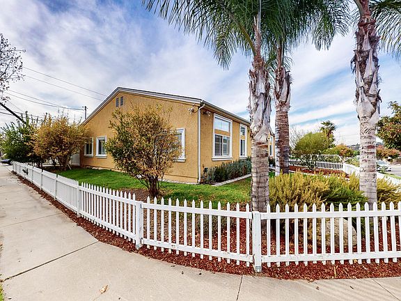 4th image of 3036 Royal Oaks Dr