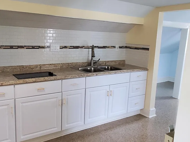 Cozy kitchen/dining room area