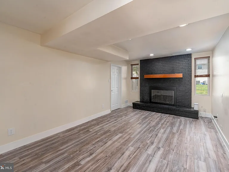 1908 Champlain Dr — Photo 13